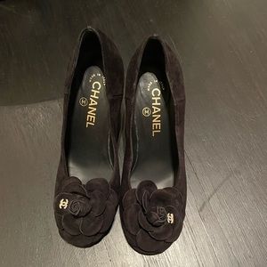 Black suede Chanel pumps Size 37